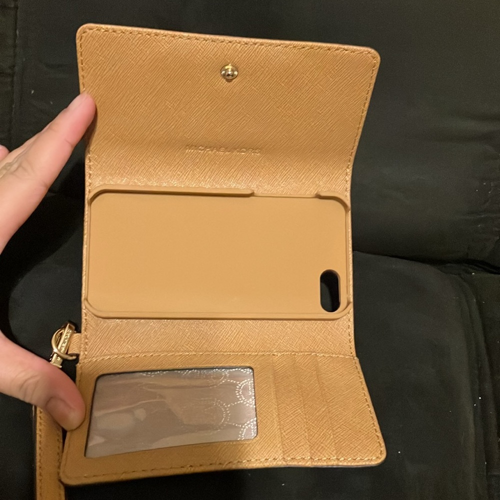 Michael Kors wristlet/phone case - Picture 9 of 17